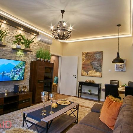 R7 Design Apartment - Hostaid Budapest Eksteriør bilde