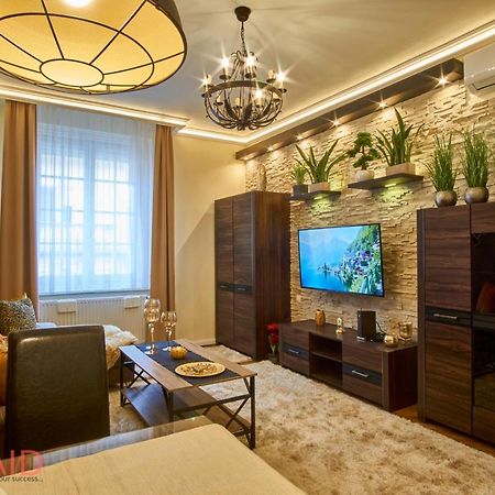 R7 Design Apartment - Hostaid Budapest Eksteriør bilde