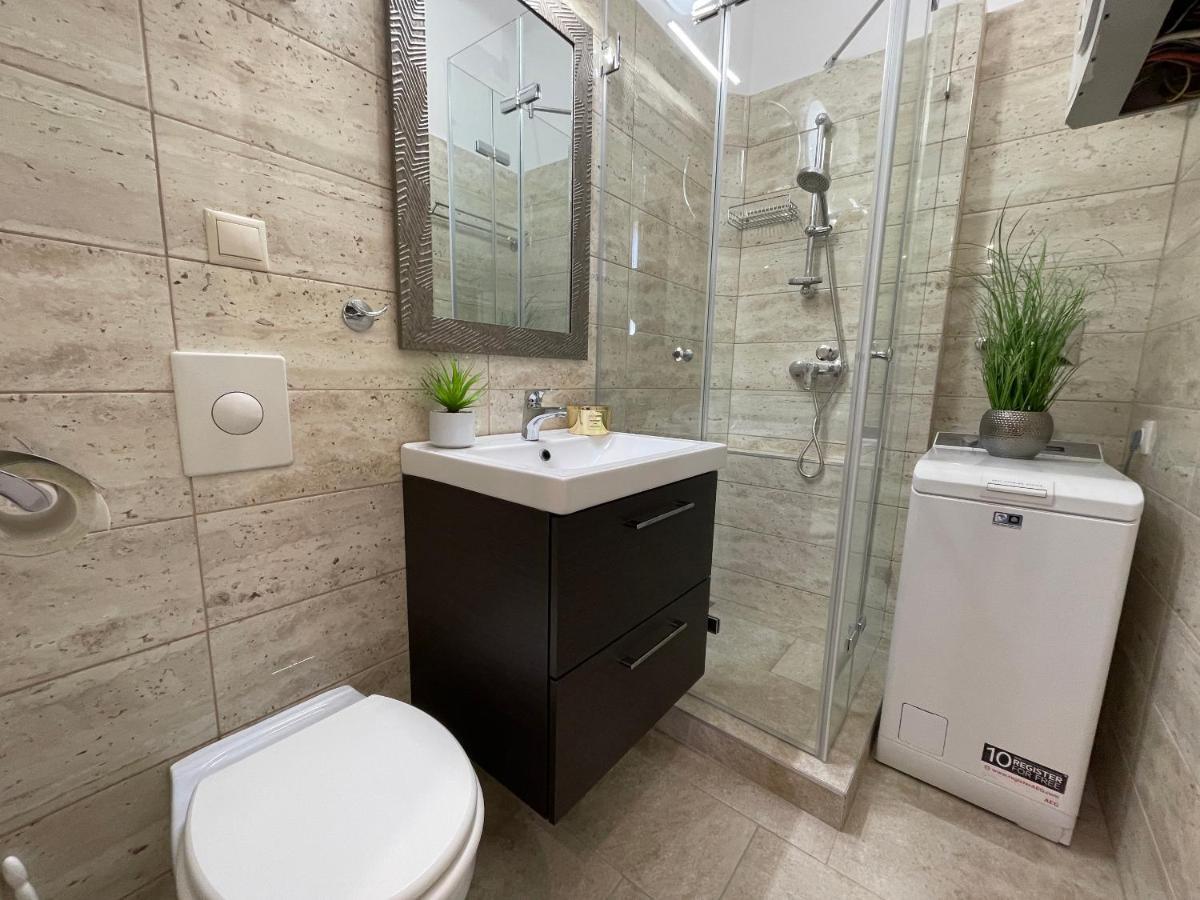 R7 Design Apartment - Hostaid Budapest Eksteriør bilde