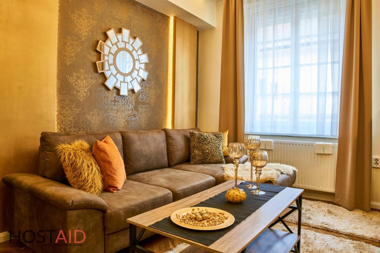 R7 Design Apartment - Hostaid Budapest Eksteriør bilde